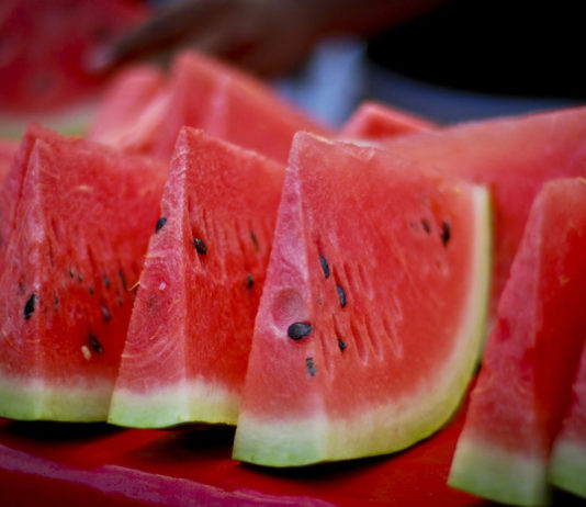 तरबूज खाने के फायदे, जानकर रह जाएंगे हैरान Watermelon