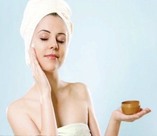 त्वचा को जवान रखने के लिए इस्तेमाल करें होममेड नाइट क्रीम skin