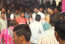 Rakesh jangid in mobile market taranagar