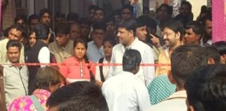 Rakesh jangid in mobile market taranagar