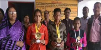 gulamau student Aarti won man price