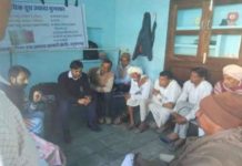 farmeres with paira doctor