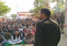 भादरा उपखंड कार्यालय के सामने किसानों का प्रर्दशन