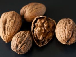अखरोट तथा अखरोट के छिलके से होने वाले गज़ब के फायदे WALNUT
