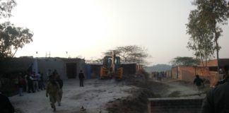 गरजा प्रशासन का महाबली गिराये गये कुछ अवैध कब्जे