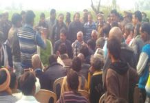 प्रभारी मंत्री पहुचे मृतक के घर