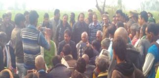 प्रभारी मंत्री पहुचे मृतक के घर