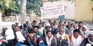 लेखपाल व प्रधान की दबंगई का शिकार हुए ग्रामीण भूख हड़ताल पर