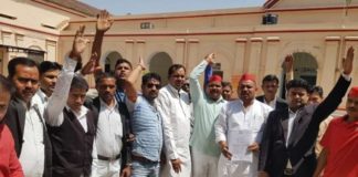 HArdoi dharna against private schools