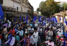 SC/ST एक्ट में बदलाव के खिलाफ भारत बंद, कई राज्यों में रोकी गई ट्रेन और बंद किए गए बाजार Bharat Band