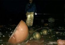 TajMAhal piler destroy.