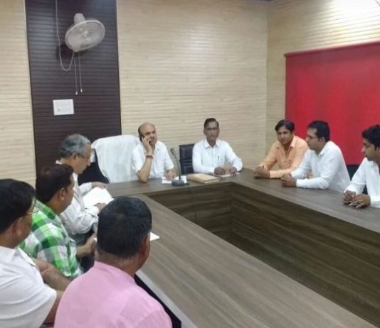 सांसद रमेश कौशिक ने ली गनौर नगरपालिका के कार्यकर्ताओं की बैठक सांसद रमेश कौशिक ने ली गनौर नगरपालिका के कार्यकर्ताओं की बैठक